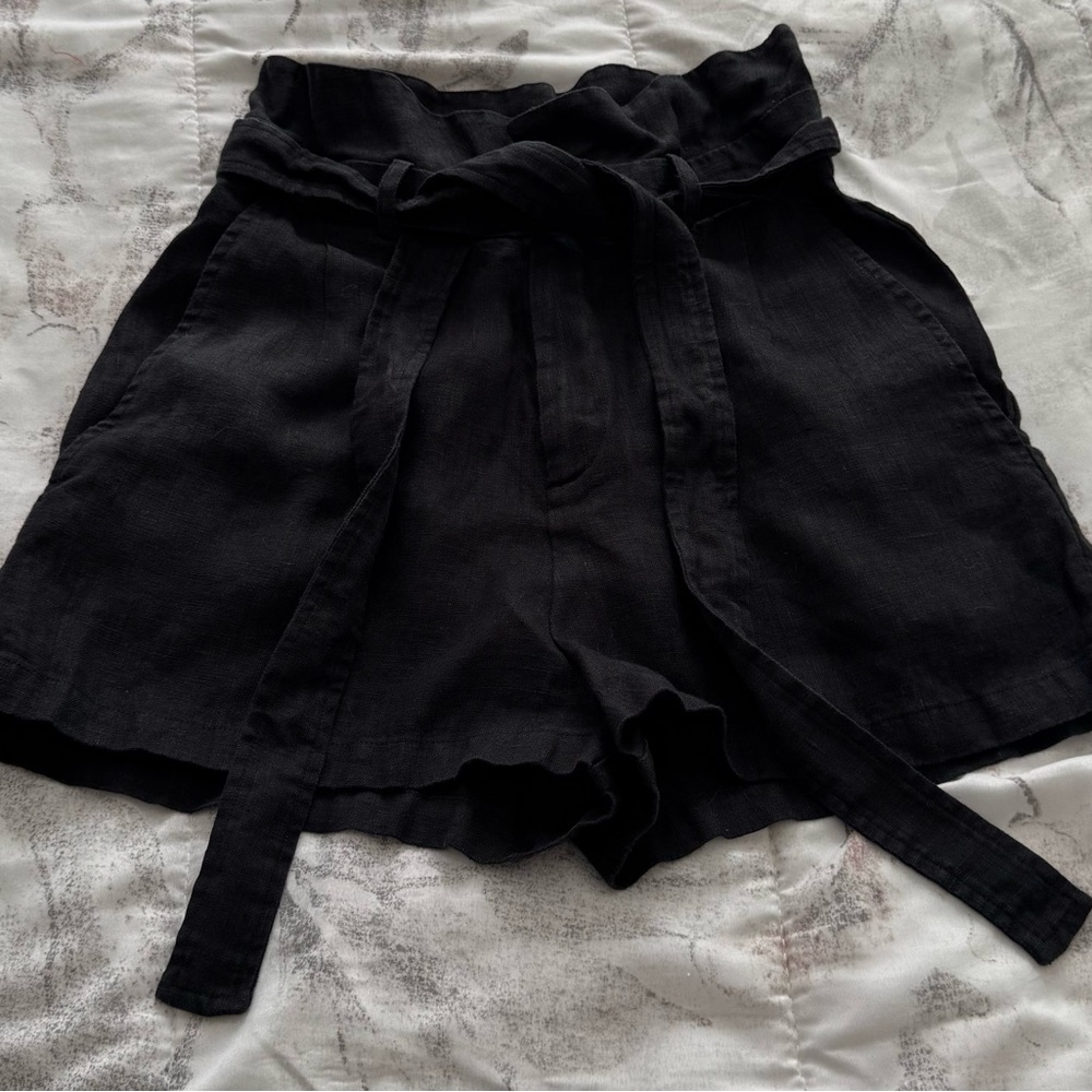 Reformation Castel High-Waisted Black paper bag Shorts with pockets, size 0 USA - Picture 8 of 16